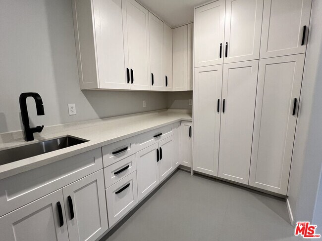 Building Photo - 390 N Baldwin Ave