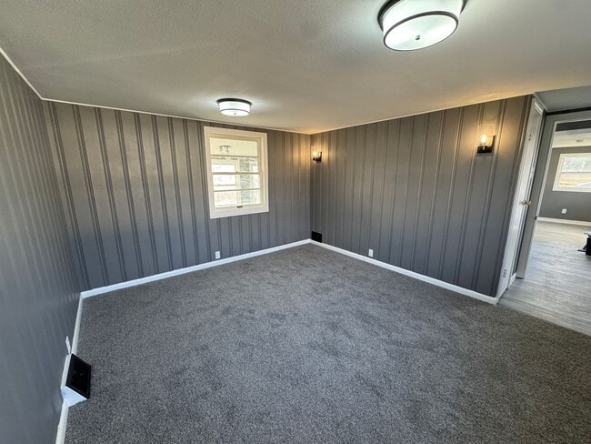 Building Photo - Updated 1-Bedroom Home with Garage!