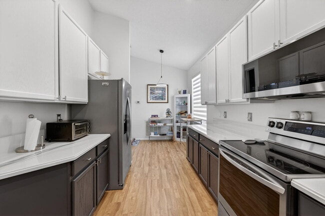 Building Photo - 6689 Southport Dr