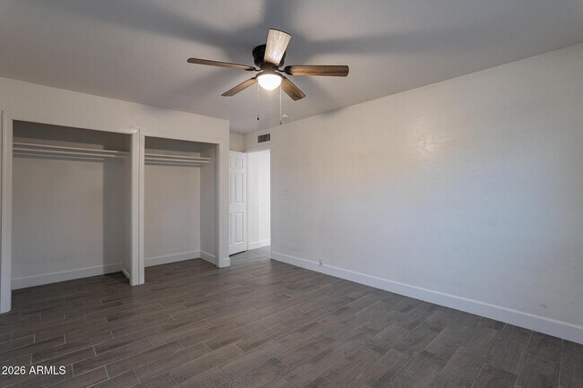 Building Photo - 536 W 18th St