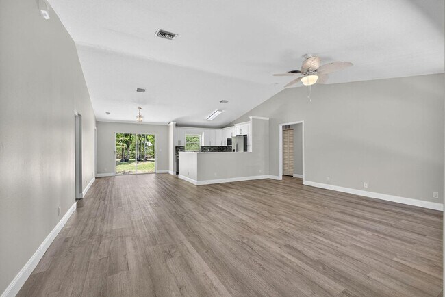 Building Photo - 16971 Mayfair Dr E