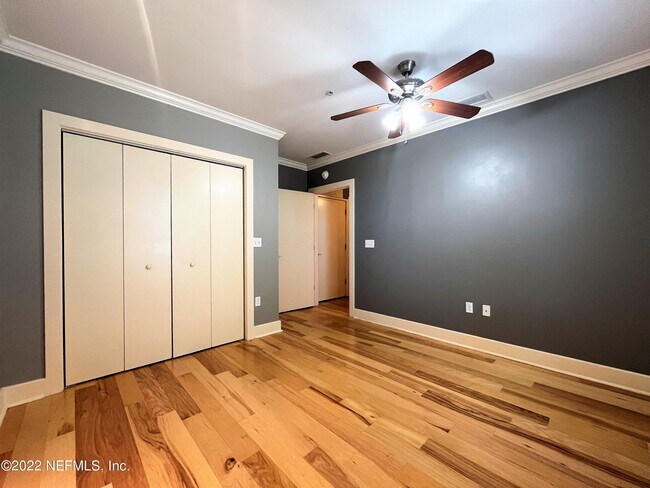 Building Photo - 1661 Riverside Ave