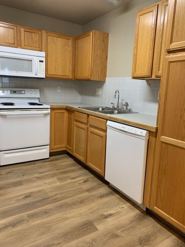 Building Photo - 3 Bed, 2 Bath Duplex in West Fort Collins close to Foothills