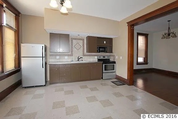 Building Photo - 422 Loras Blvd