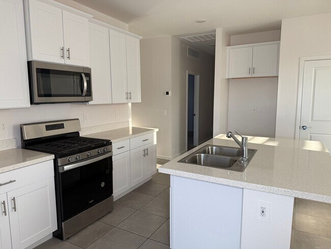 Building Photo - 2462 E Alonso Dr