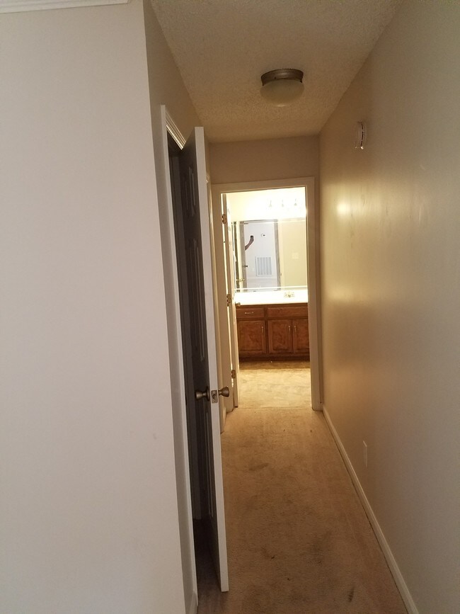 Building Photo - 15002 Glory Dr SE