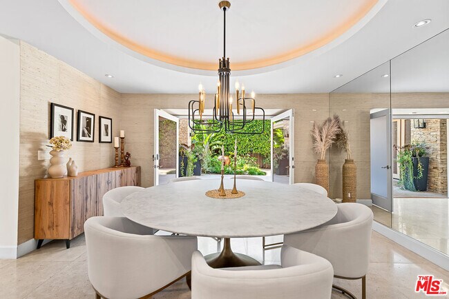 Building Photo - 10424 Valley Spring Ln