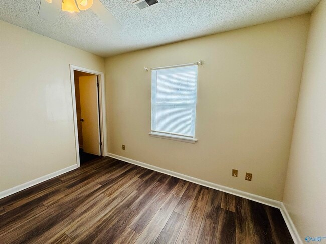 Building Photo - 13900 SW Wyandotte Dr