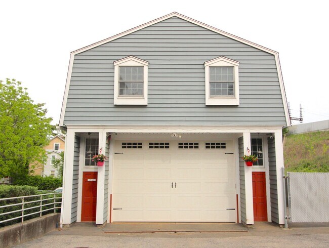 Primary Photo - 107 Saugatuck Ave