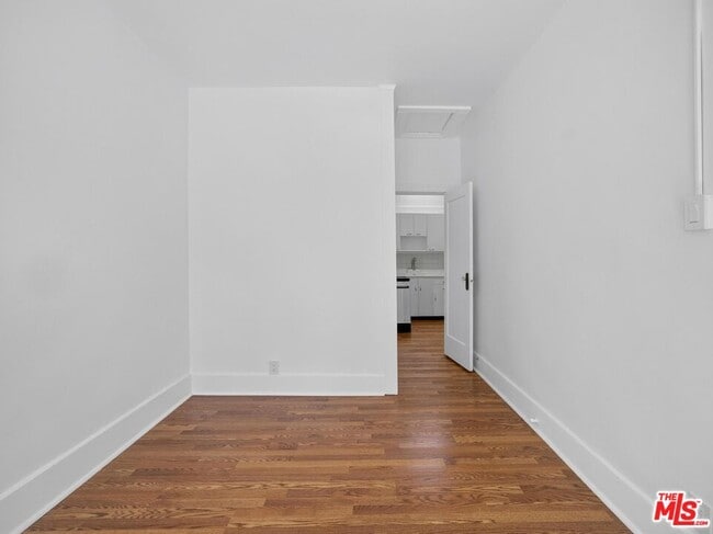 Building Photo - 2565 Glen Green St