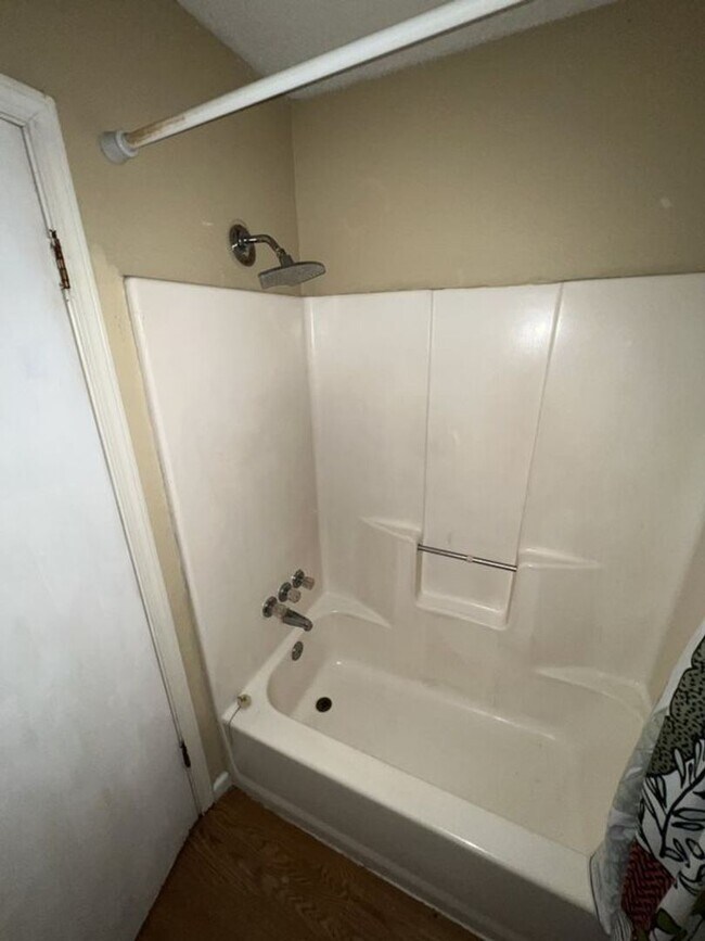 Building Photo - Beautiful 2 Bed, 2.5 Bath townhome on Jefferson Hwy