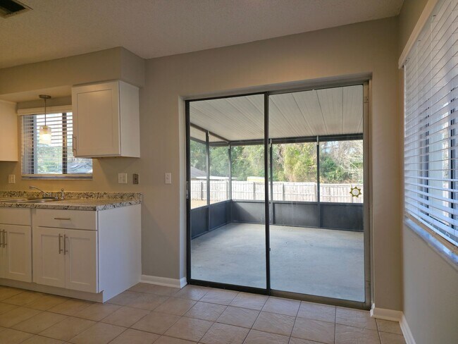 Building Photo - Freshly Updated 2/1 House with Garage in Deltona!