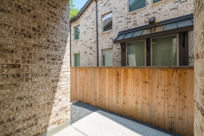 Building Photo - 2708 Woodforest Pkwy N