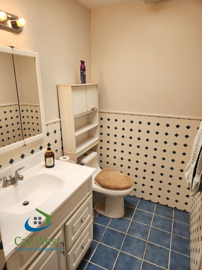 Building Photo - $4595 - **COMING SOON 8/1/26** Well Maintained 3 Bed / 2 Bath Home near Valley Christian HS w/ Pool
