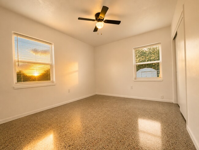 Building Photo - 105 Primrose Ln
