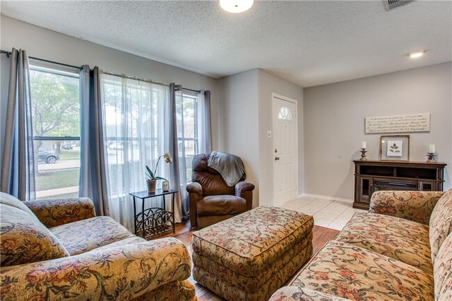 Building Photo - 2622 Glen Field Dr