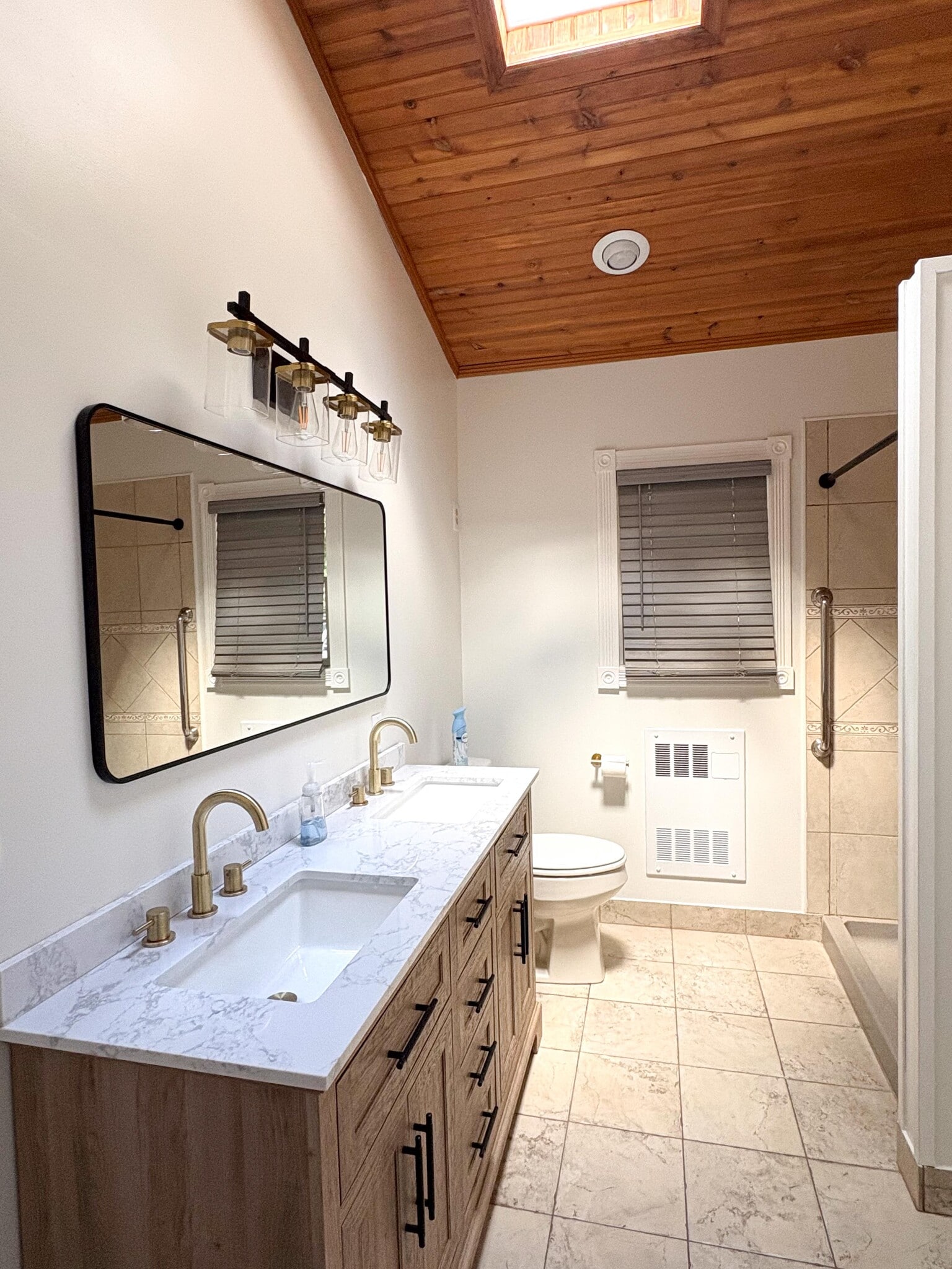 Building Photo - 421 Hemlock Point Dr