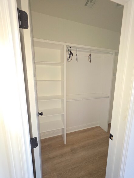 Building Photo - 2431 Franklin Ave