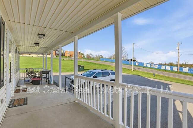 Building Photo - 257 School House Dr