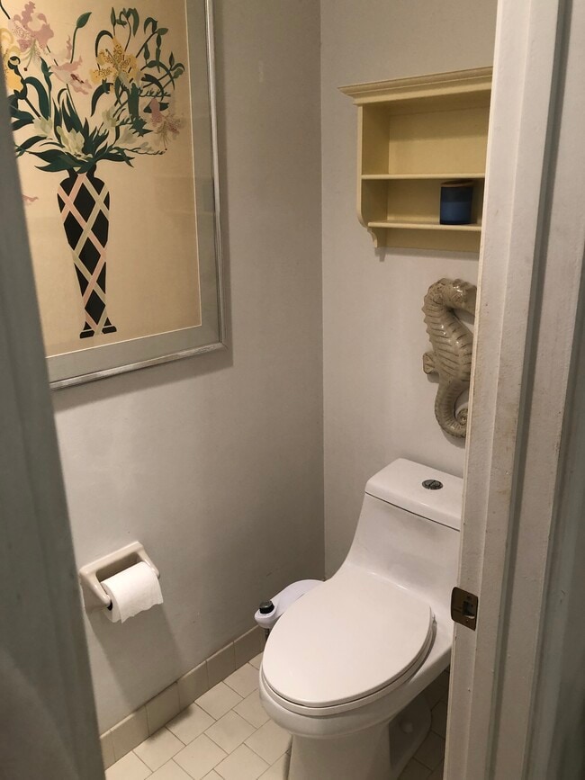 Building Photo - 7 Lexington Ln E