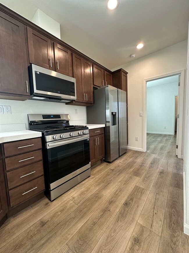 Building Photo - Rare horse property with huge workshop and dog kennels. Ready for move in