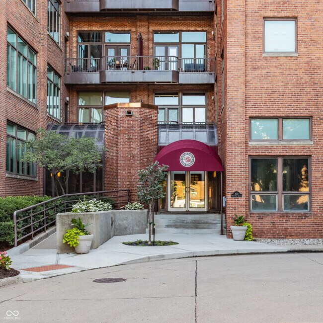 Building Photo - 430 N Park Ave