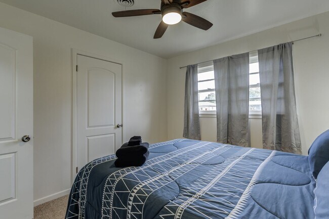 Building Photo - Charming Updated 3 Bedroom