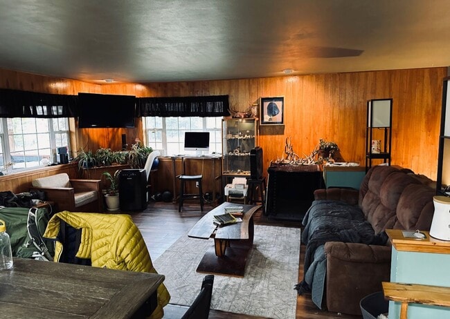 Building Photo - Kalispell Home with stunning mountain views