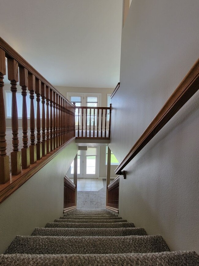 Building Photo - Beautiful, Custom Home in Comore Loma on 2 Acre Lot!  4 Beds, 3 Baths by Real Property Management