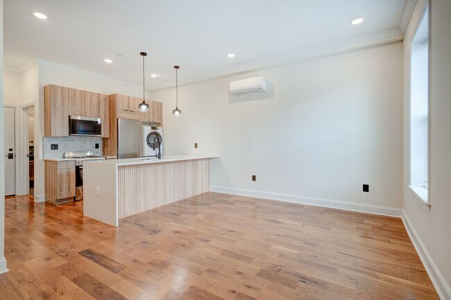 Building Photo - 2841 W Diamond St