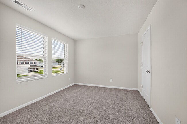 Building Photo - 2905 Shasta Dr