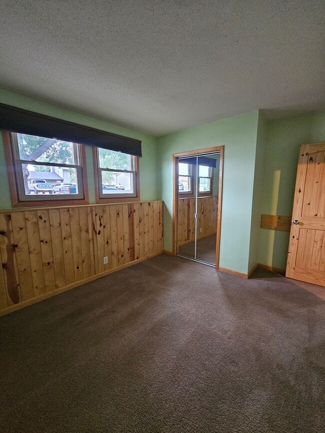 Building Photo - 4 BED | 2 BATH | DOUBLE GARAGE | PET NEGOT...