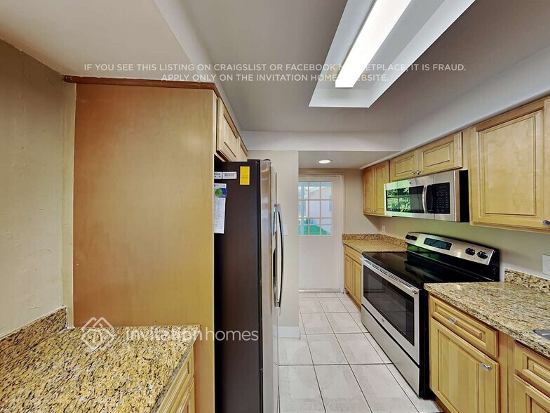 Building Photo - 6435 SW 32nd St