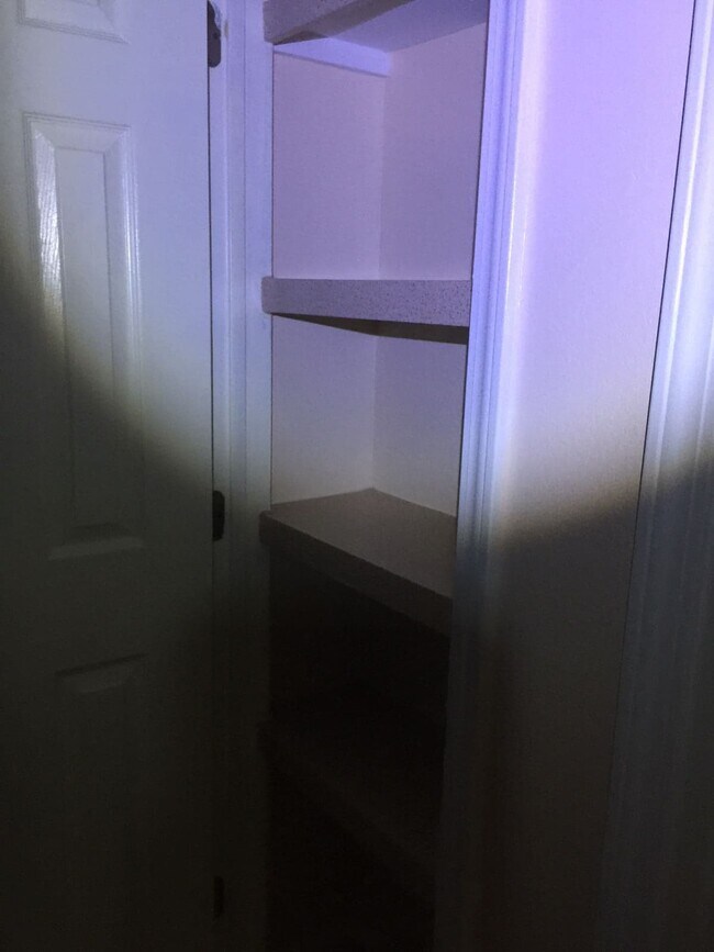 Building Photo - 909 E Jefferson St