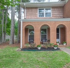 Building Photo - Charming 2-Bedroom, 1.5-Bath Townhouse in ...