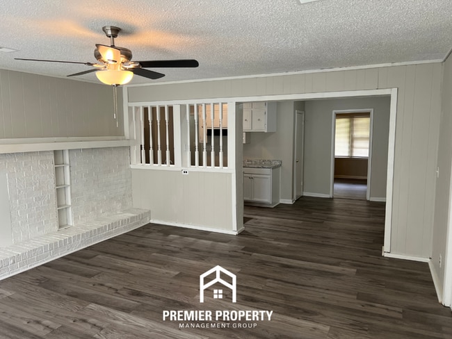 Building Photo - Newly Renovated 3-Bedroom Home for Rent in Huntsville, AL - Hardwood Floors & Fenced Backyard