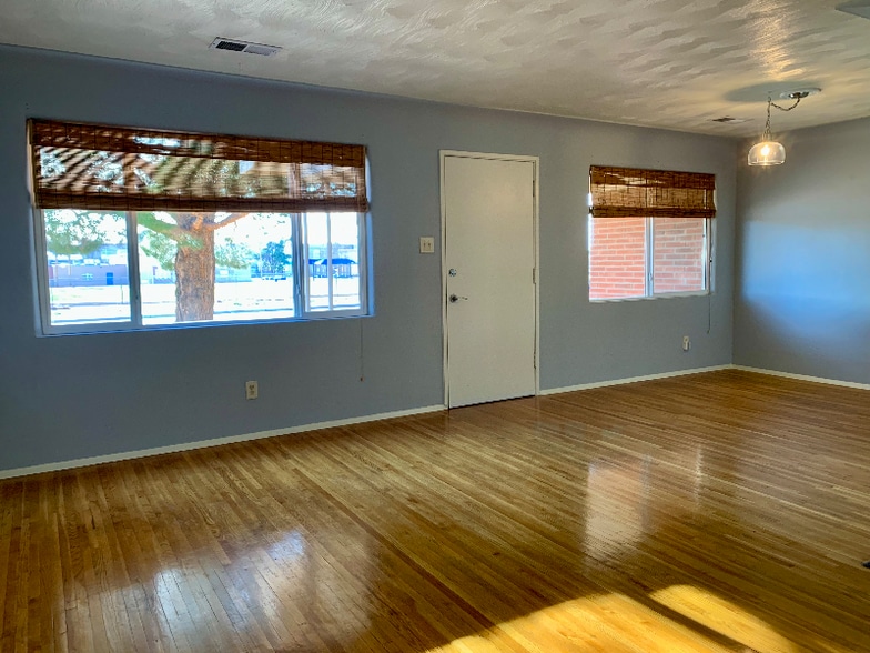 Building Photo - 1032 San Pedro Dr SE