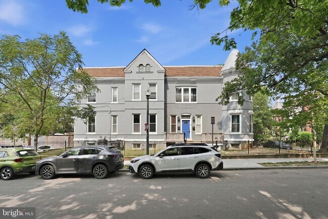 Building Photo - 1618 1st St NE