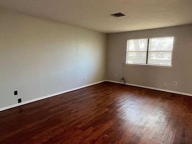 Building Photo - 3 Bed 1 Bath in Midwest City