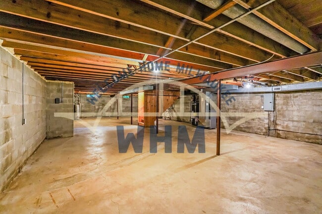 Building Photo - 825 Poplar Creek Dr