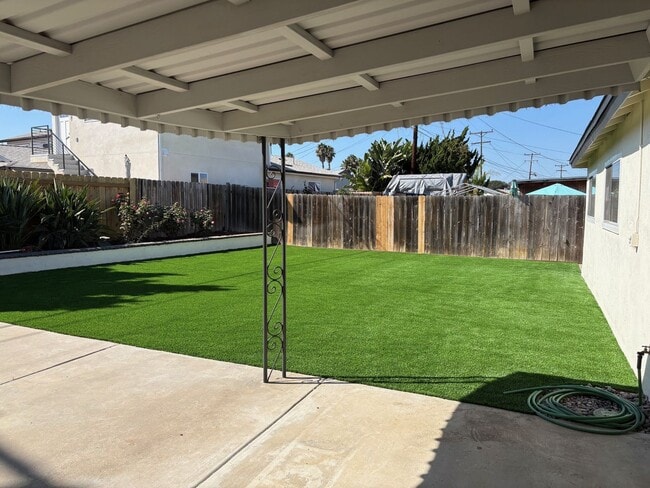 Building Photo - OPEN HOUSE: 11/1 2-3PM ~ Fully Renovated 4...