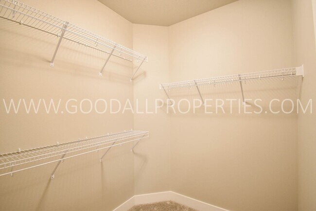 Building Photo - Modern Style Ranch, 3 bedroom 2.5 bath hom...
