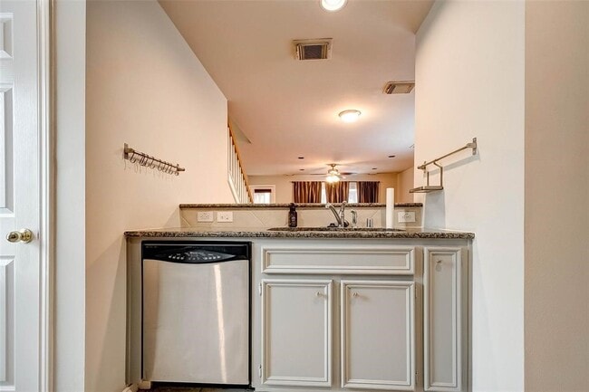 Building Photo - 1718 Redwing Cove Dr