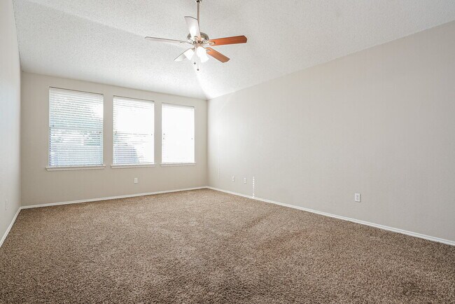 Building Photo - 1415 Heather Ridge Dr