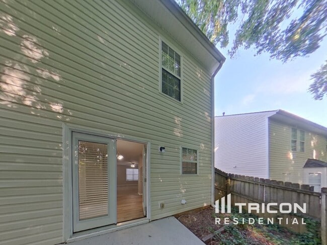 Building Photo - 38 Springbottom Dr SE