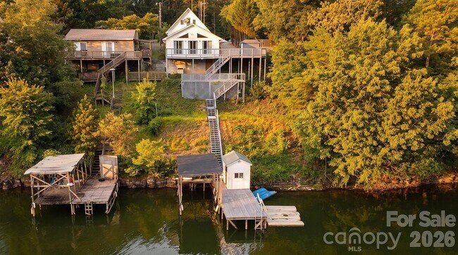 Building Photo - 138 Strand Dr