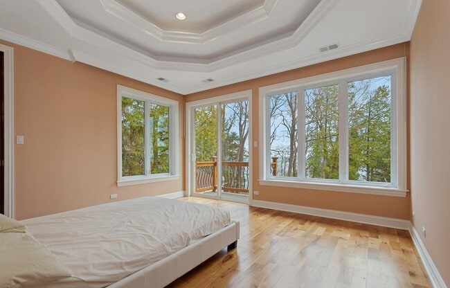 Building Photo - 598 Lake Shore Rd