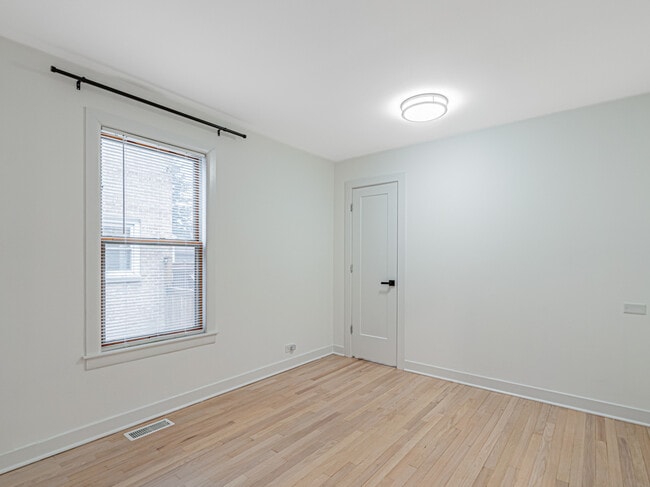 Building Photo - 7107 N Melvina Ave