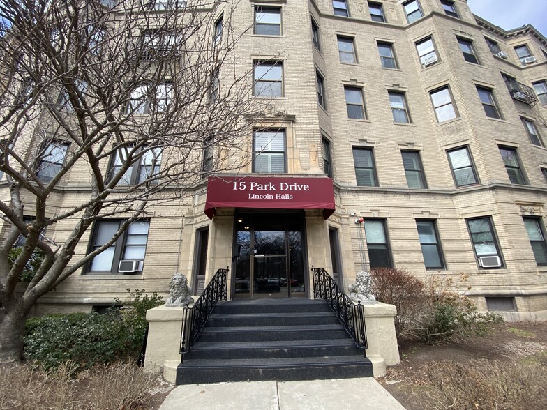 Building Photo - 15 Park Dr