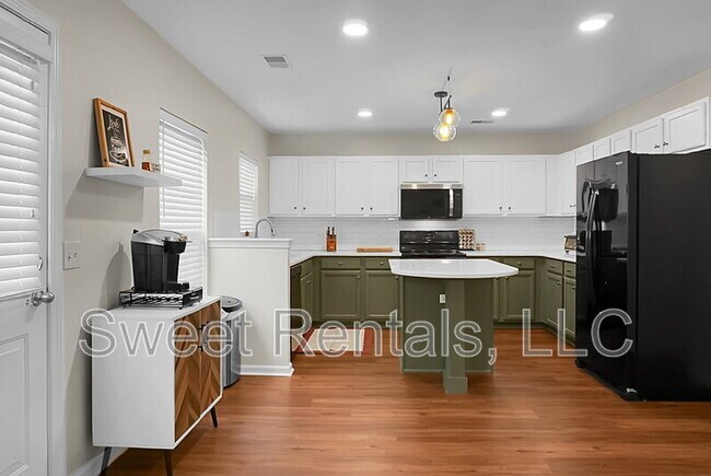 Building Photo - 124 Larkspur Dr